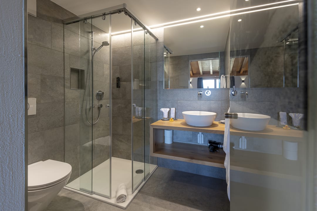 Zimmer Berghotel Tgantieni