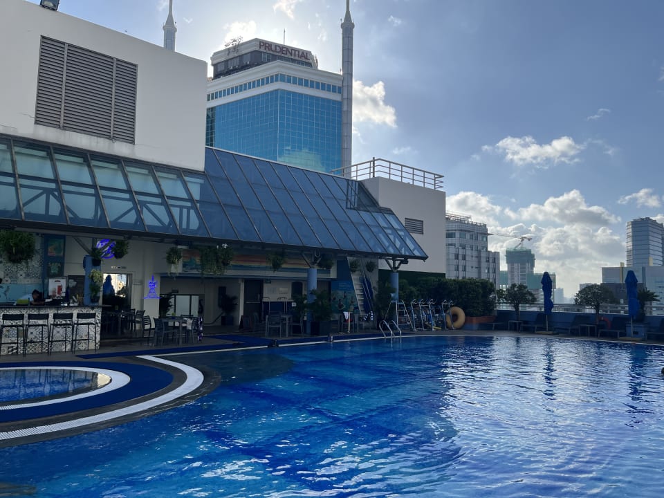 Pool Hotel Sofitel Plaza