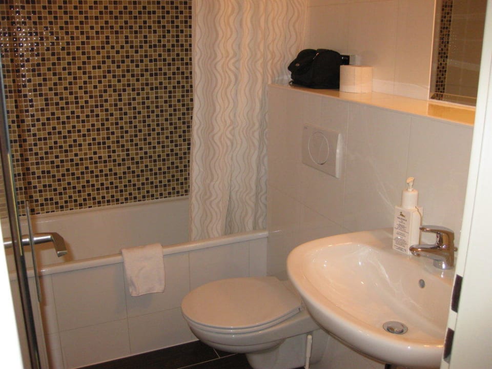 Blick ins Bad. Landhotel Waldhaus