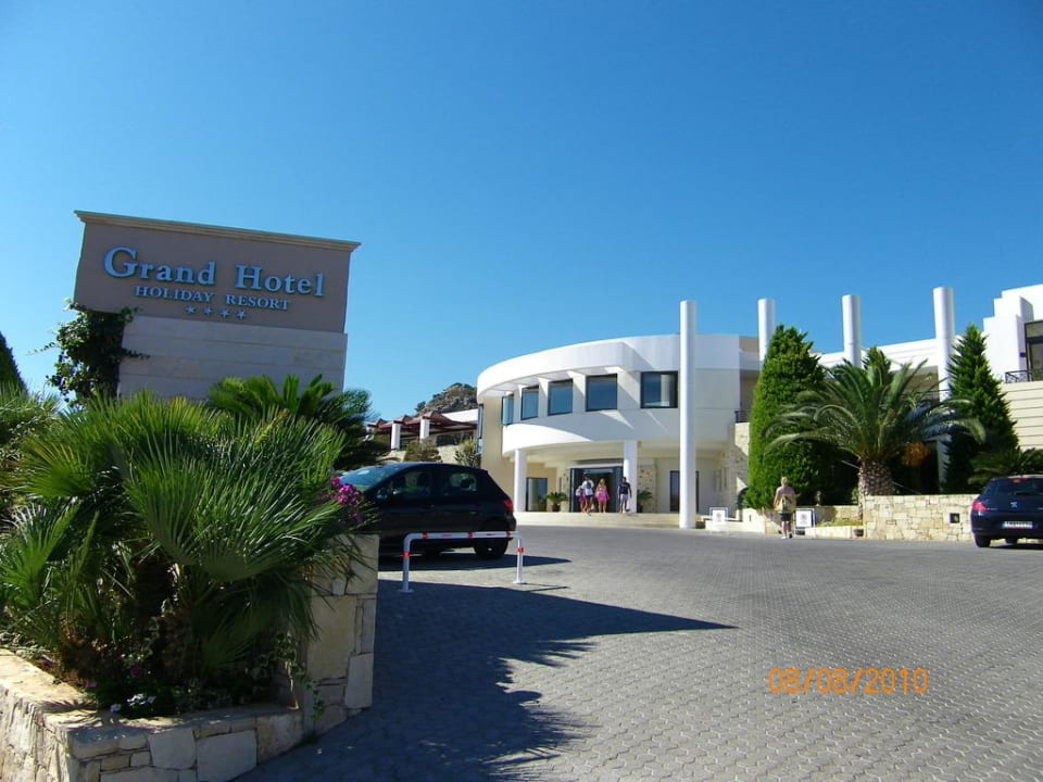 Haupteingang Grand Hotel Holiday Resort