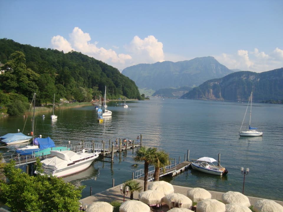 Blick vom Hotelbalkon auf die Bucht von Horw Seehotel Sternen