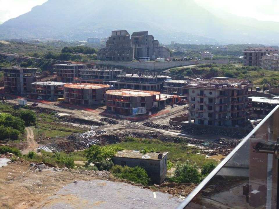 Baustellen und Müllberge als Aussicht Michell Hotel & Spa