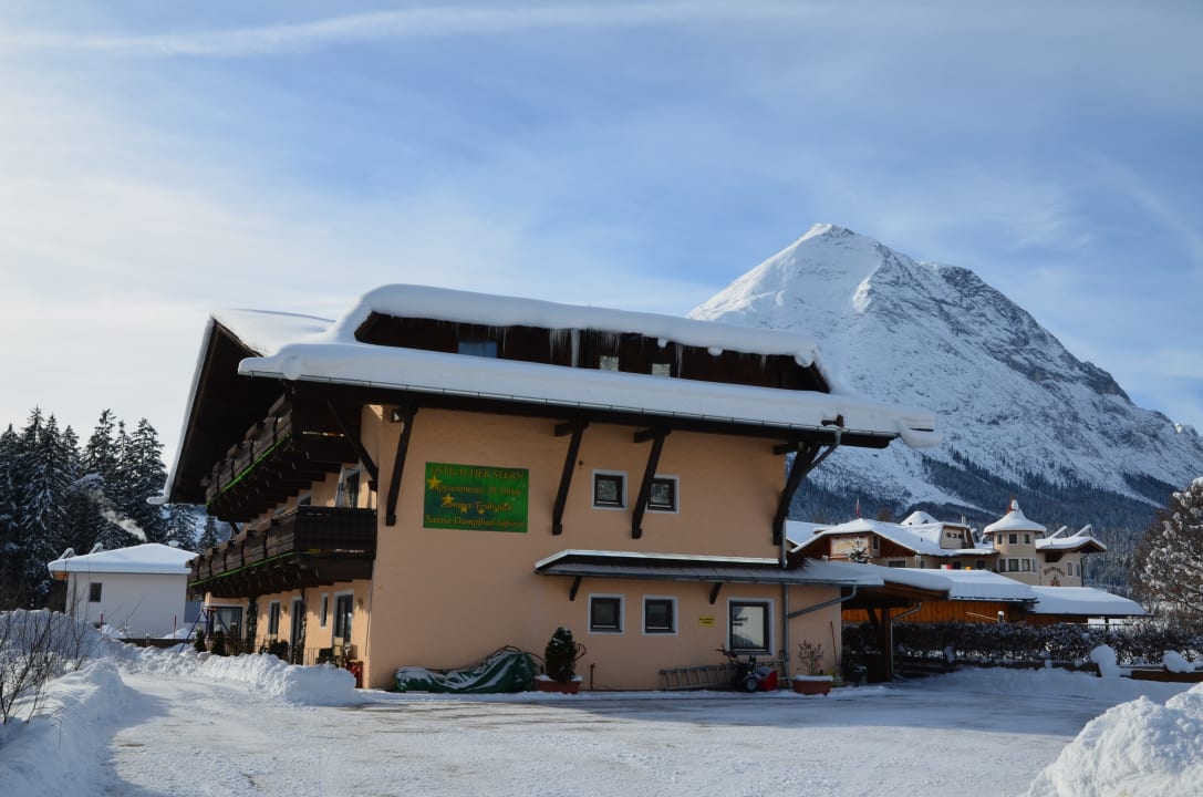 Außenansicht Appartementhaus Ostbacher Stern