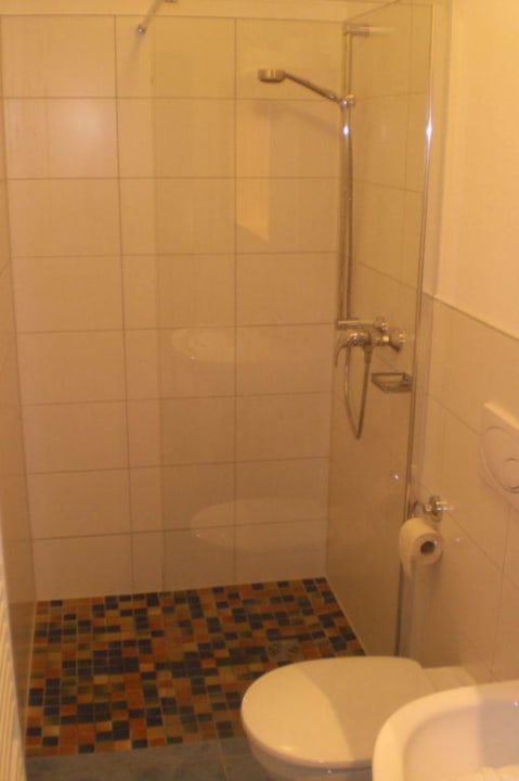 Bad mit Dusche Lindner Hotel Nurburgring Ferienpark, part of JdV by Hyatt