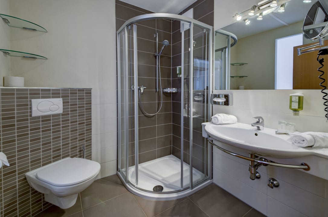 Badezimmer DZ Komfort Vötters Verwöhnhotel Kaprun