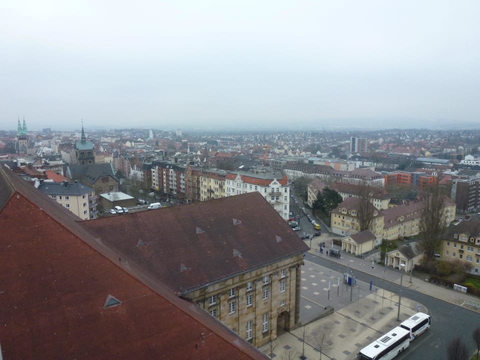 Stadthalle und Tram H4 Hotel Kassel
