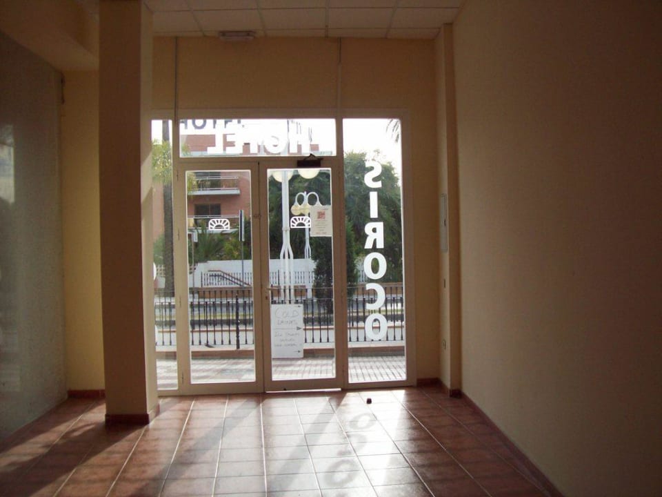 Eingang von der Hauptstrasse Hotel Best Siroco