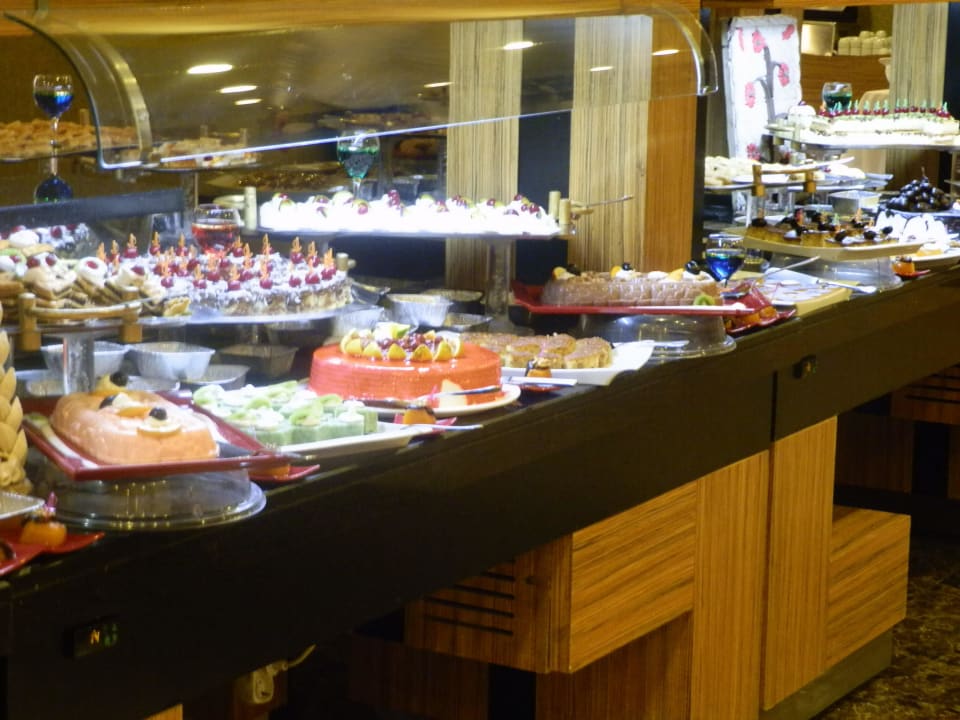 Teil des Buffet vor dem grossen Ansturm Siam Elegance Hotels & Spa