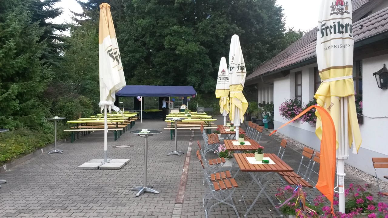 Biergarten zur Eröffnung Hotel Almenrausch