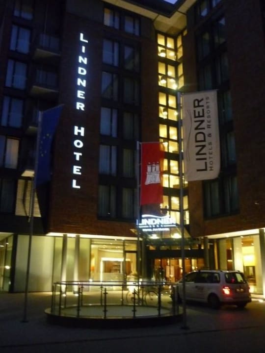 Hoteleingang Lindner Hotel Hamburg Am Michel, part of JdV by Hyatt
