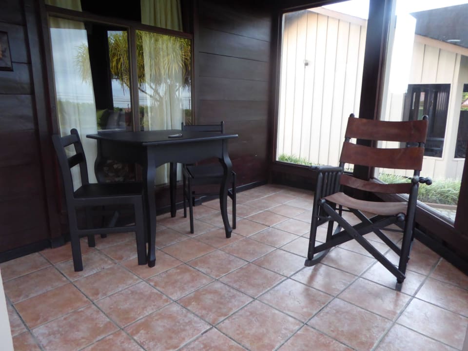 Kleine Terrasse vor Bungalow Hotel Montana de Fuego