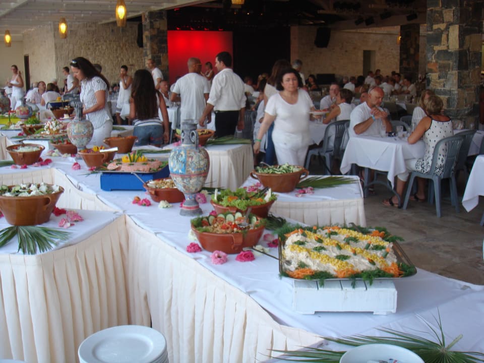 Barbecue am Pool Ostria Resort & Spa