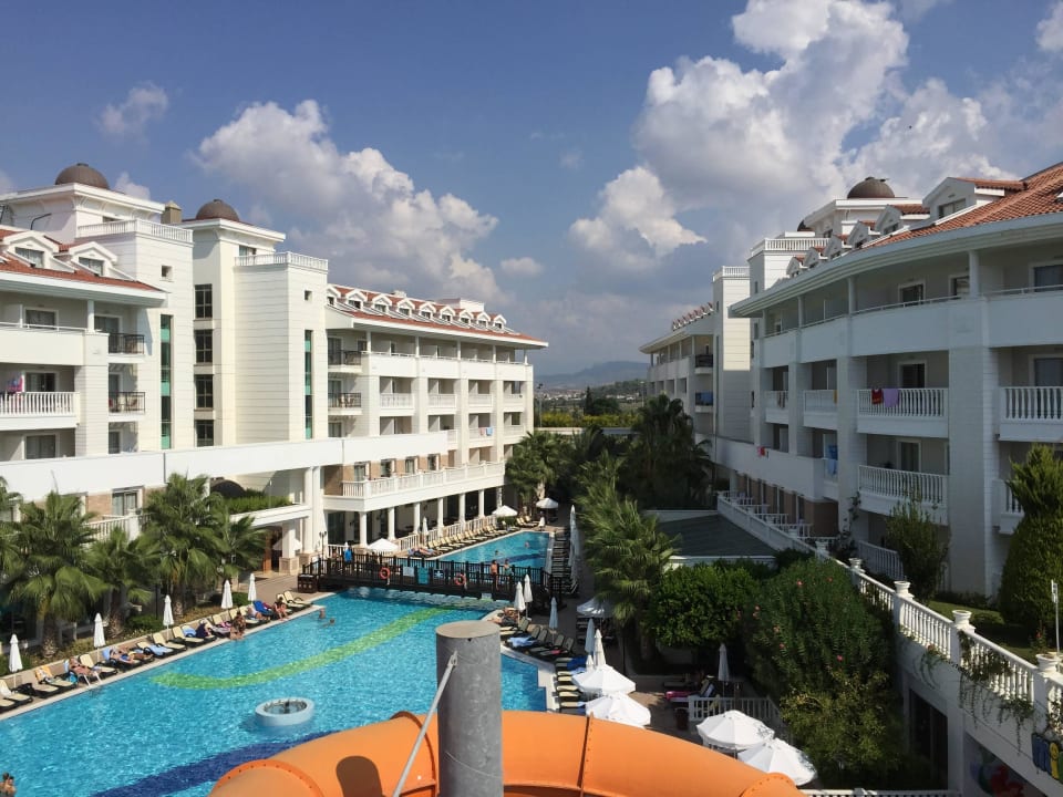 Poolansicht Haus 1, 2 und 4 Alba Queen Hotel