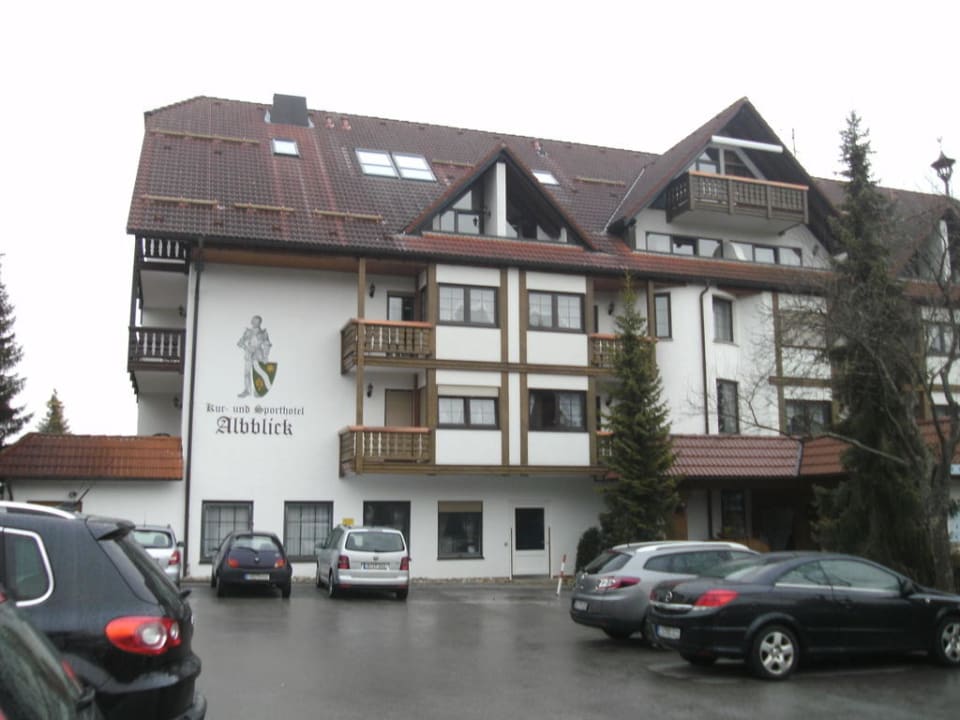 Parkplatz vor dem Hotel  Vital- und Wellnesshotel Albblick