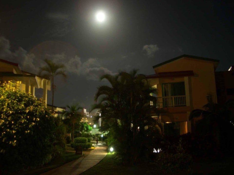 Bungalows bei Nacht Iberostar Origin Taínos