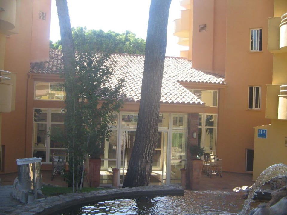 Hotel-Eingang Prinsotel La Pineda