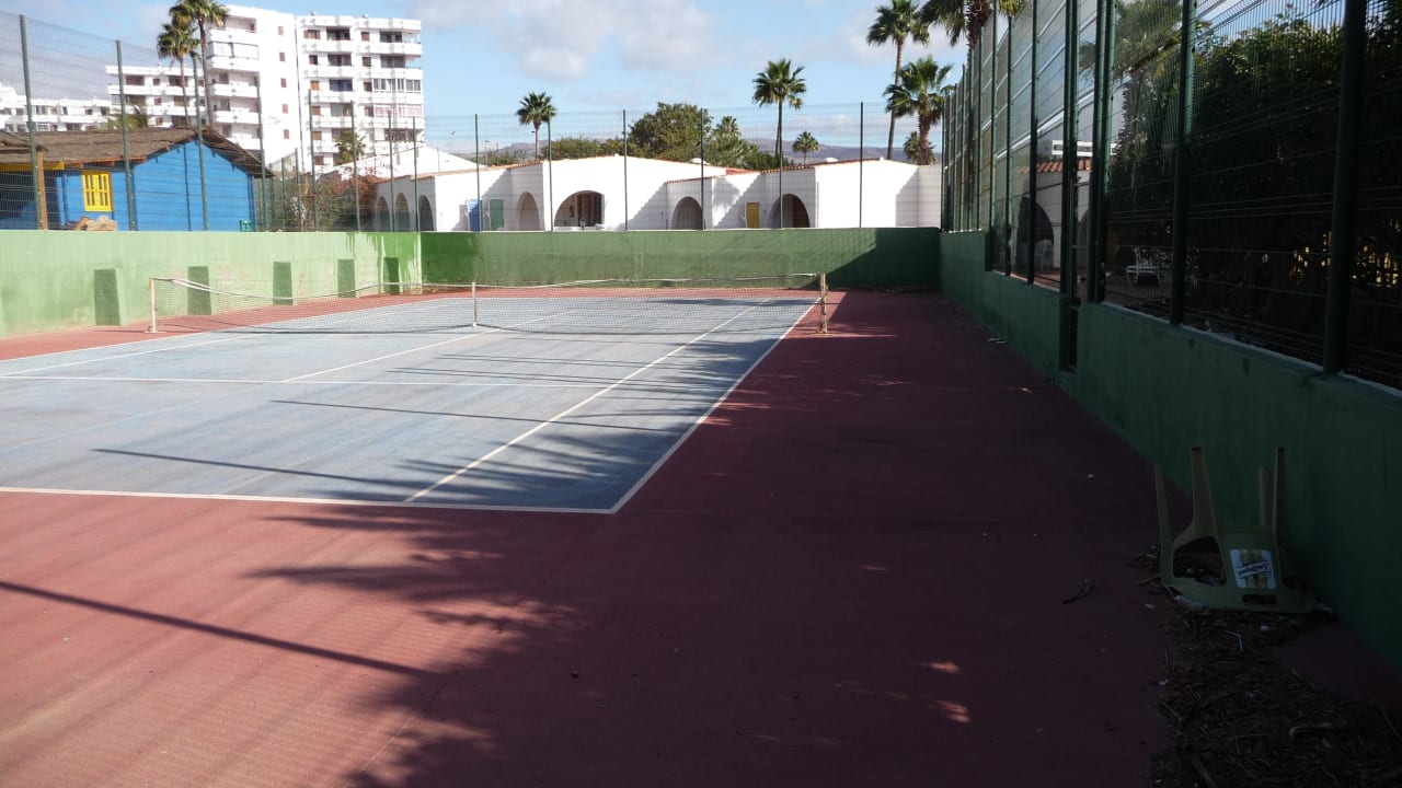 Tennisplatz der 2. auch nicht besser HL Miraflor Suites Hotel