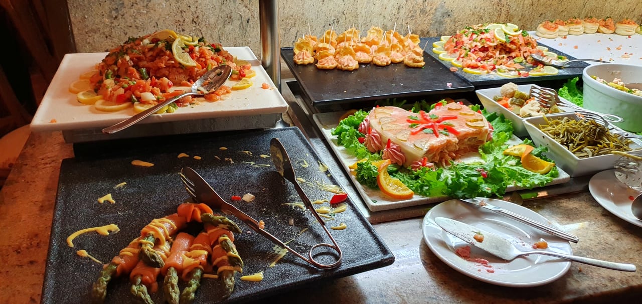 Gastro Hotel Riu Karamboa