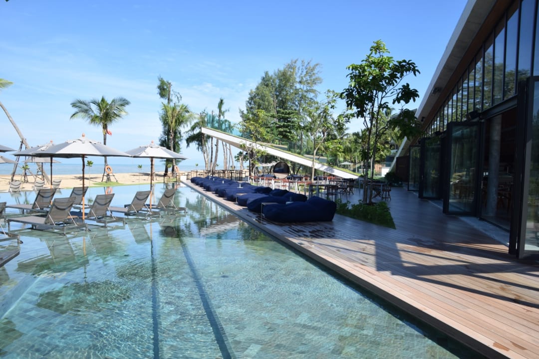 Pool am Strand La Vela Khao Lak