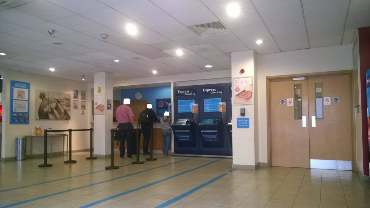 Check-In Travelodge London Central City Road