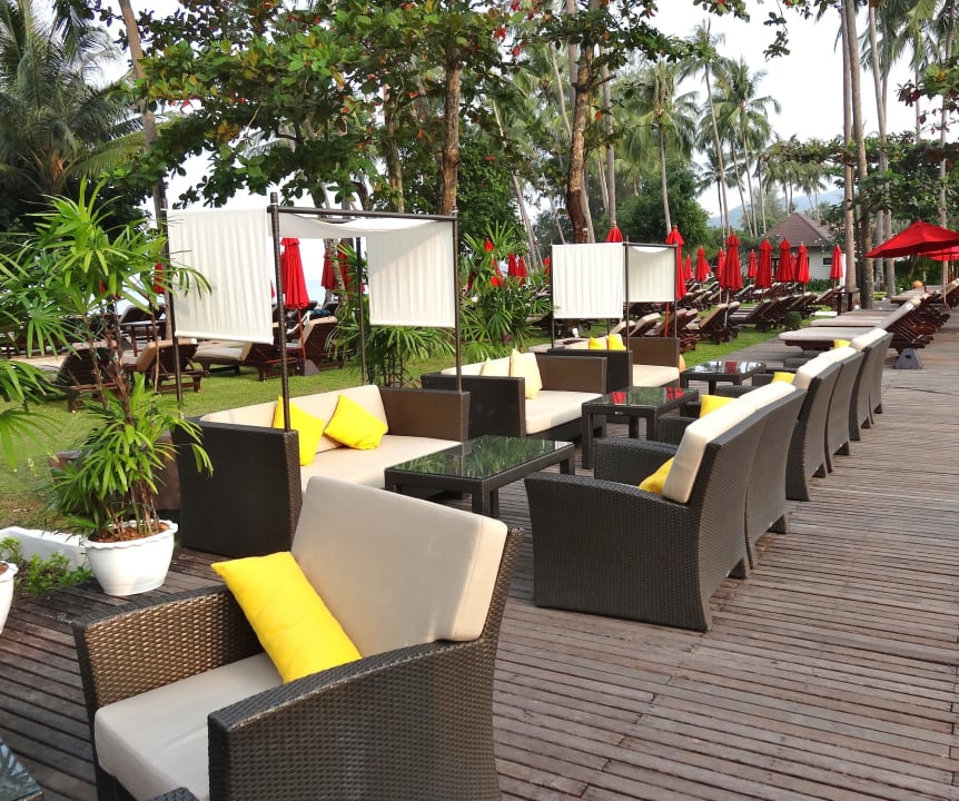 Loungebereich neben dem Pool Dinso Resort & Villas Ko Chang, Vignette Collection by IHG