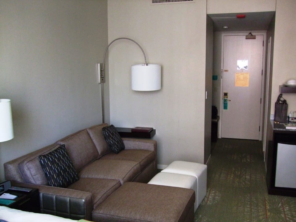 Blick auf die Couch The Donatello Hotel