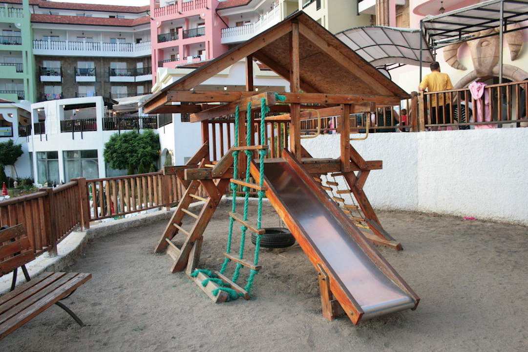 Spielplatz für die "Kleinen" Bella Vista Beach Club