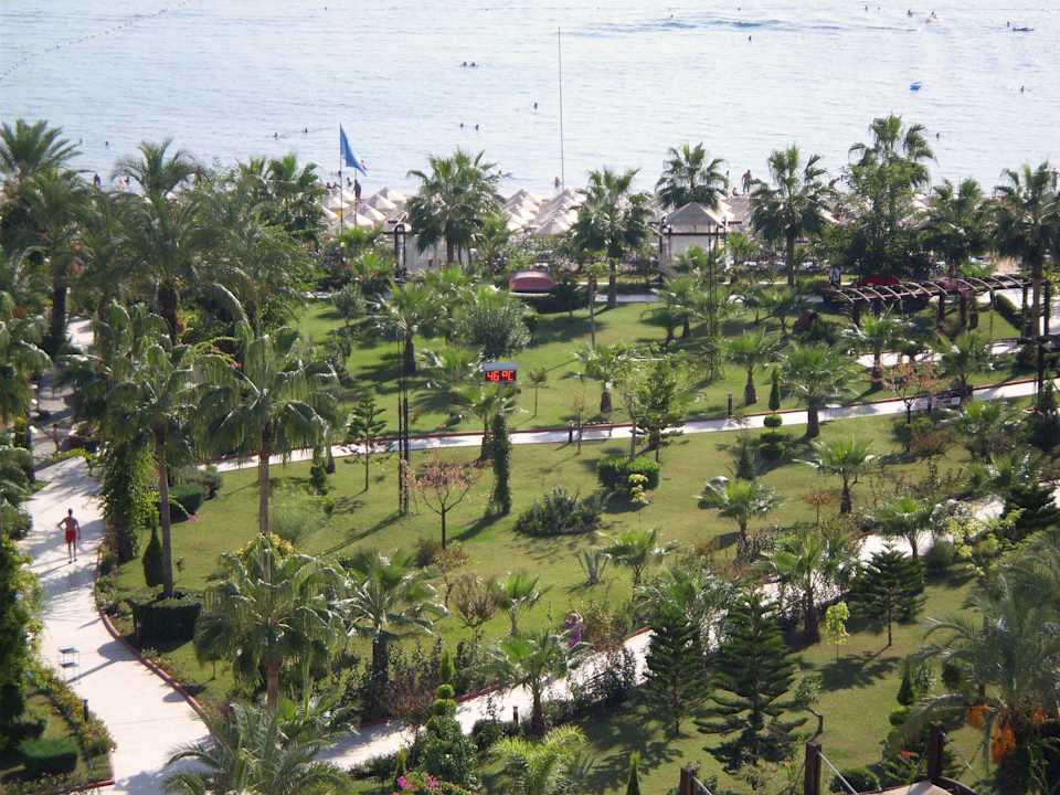 Blick vom Balkon (Zi.710) in den Garten Saphir Resort & Spa