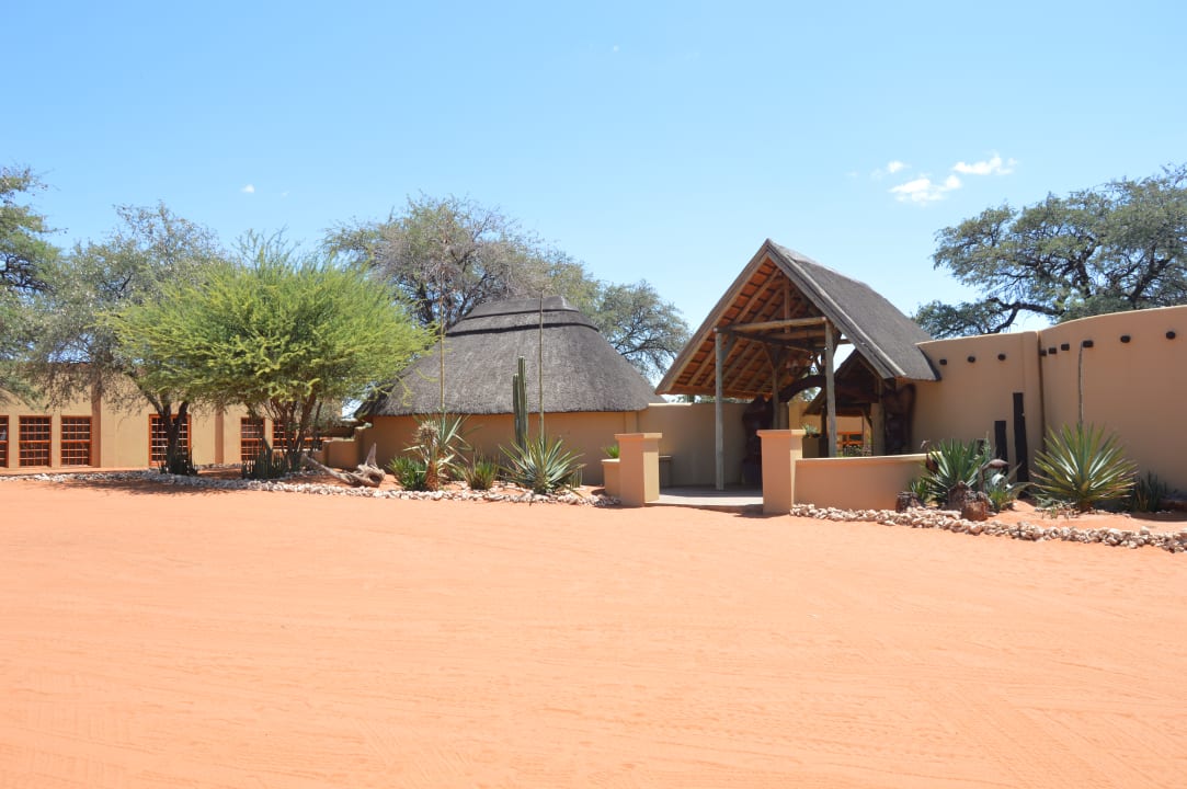 Außenansicht Intu Afrika - Zebra Kalahari Lodge