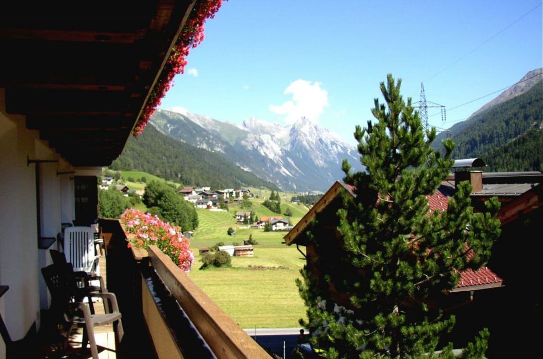 Blick vom Balkon auf die umliegenden Berge Hotel Zur Pfeffermühle
