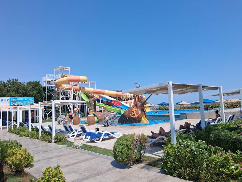 Pool Bellagio Beach Resort & Spa