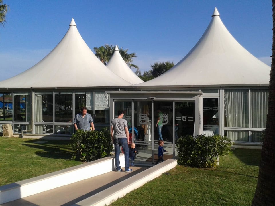 Eingang vom Restaurant Playa Esperanza Resort