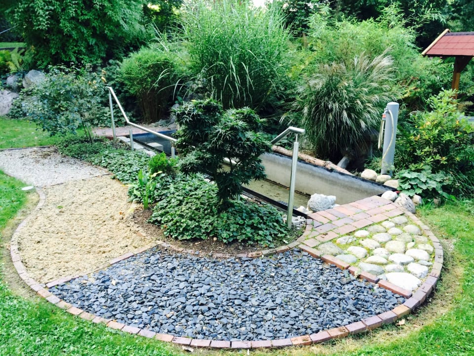 Barfuss-Pfand im Garten Ringhotel Fährhaus