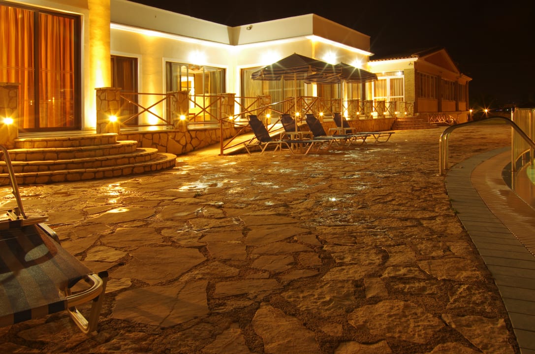 Hotel in Abendstimmung Hotel Zante Village