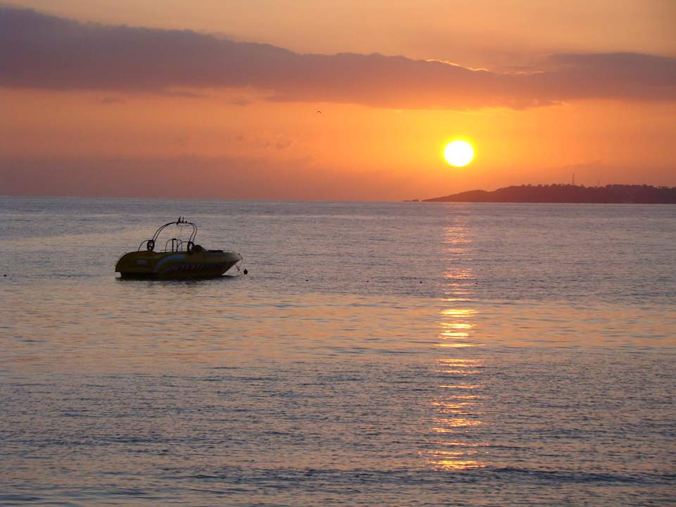 Abendstimmung am Strand Lonicera Resort & Spa Hotel