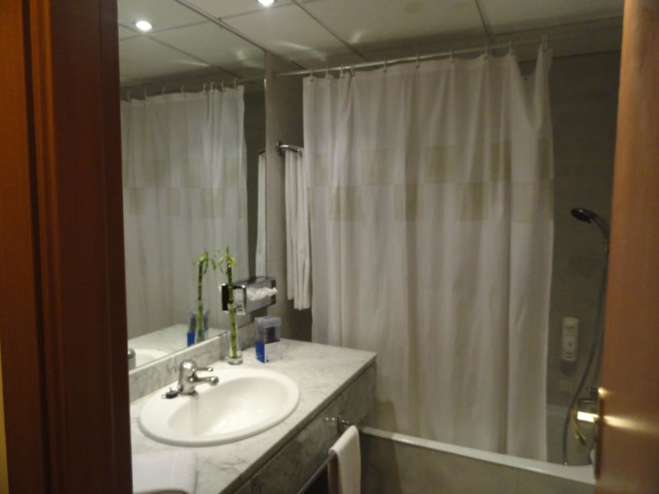 Blick ins Bad INNSiDE by Meliá Barcelona Apolo