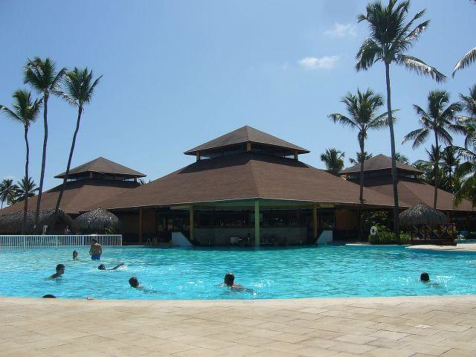 Der Pool mit der Poolbar "Samana" Grand Palladium Select Bávaro Resort & Spa