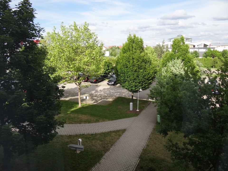 Ausblick zum Parkplatz Congress Hotel Weimar by Mercure