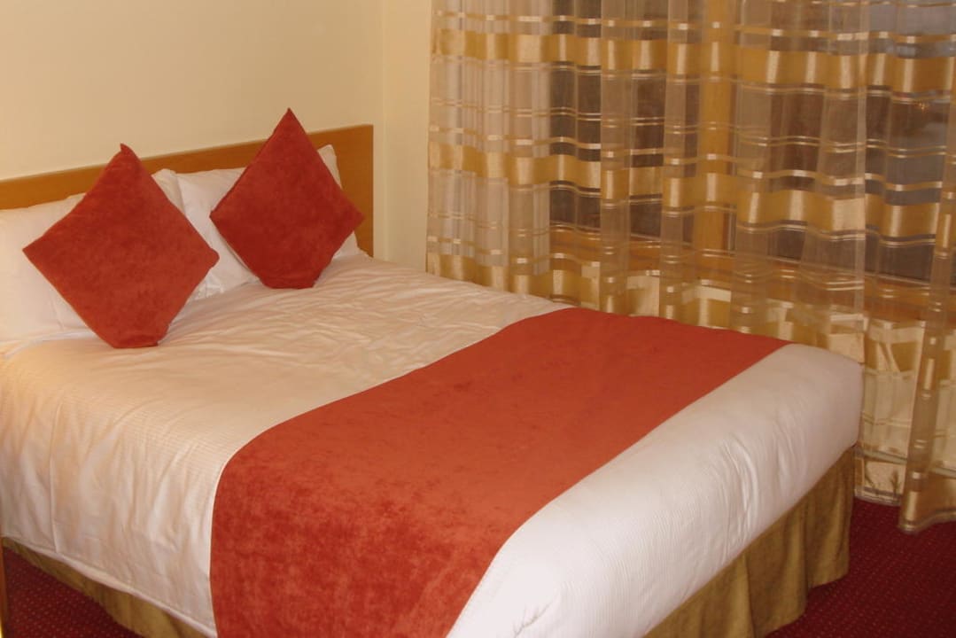Eines der beiden Schlafzimmer Hotel The Mespil