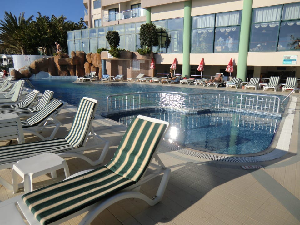 Der Außenpool Aska Hotel Just in Beach