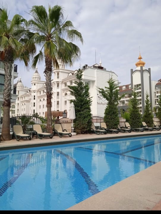 Pool Well Palace Side