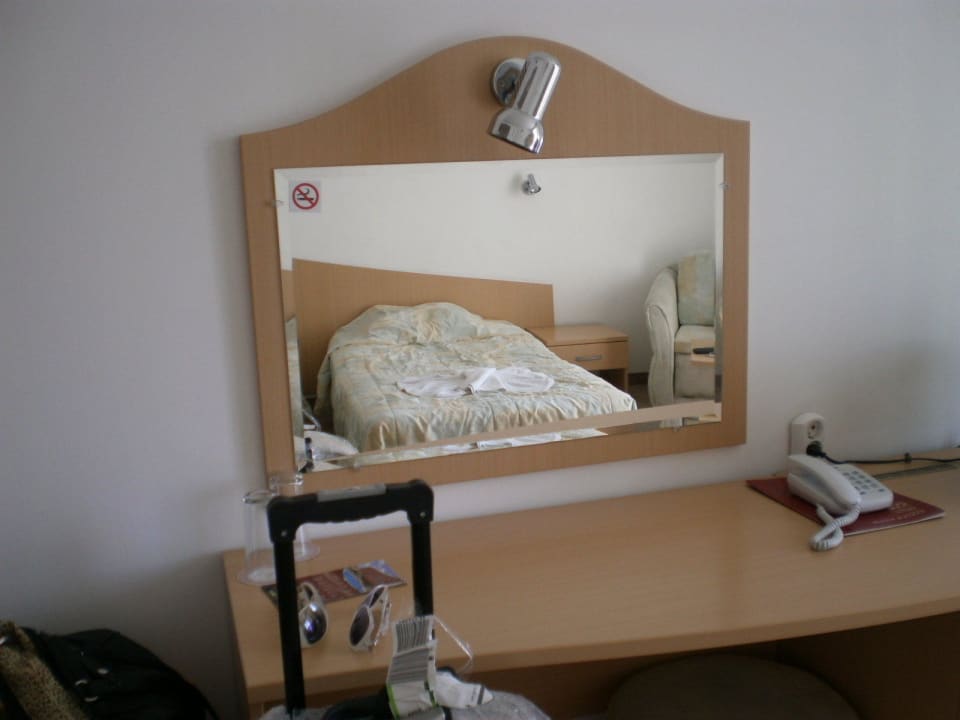 Toaletní stolek Hotel Mena Palace