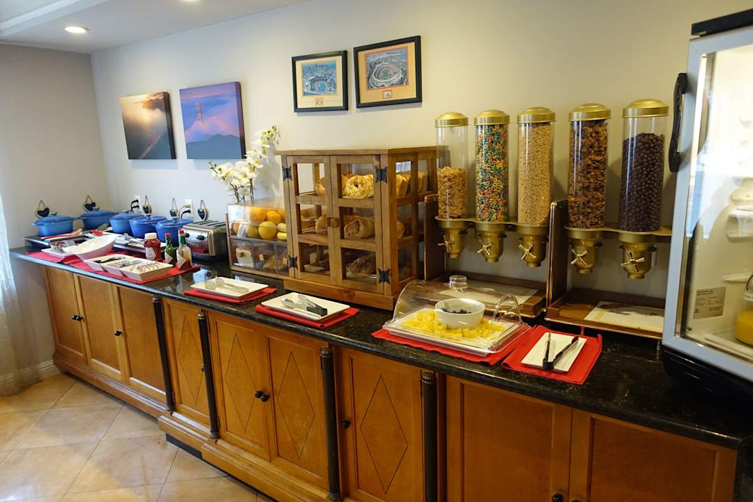 Gastro Hotel Millwood Inn & Suites