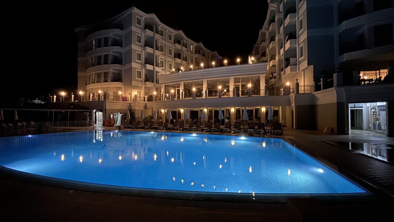 Pool Royal Atlantis Beach Hotel