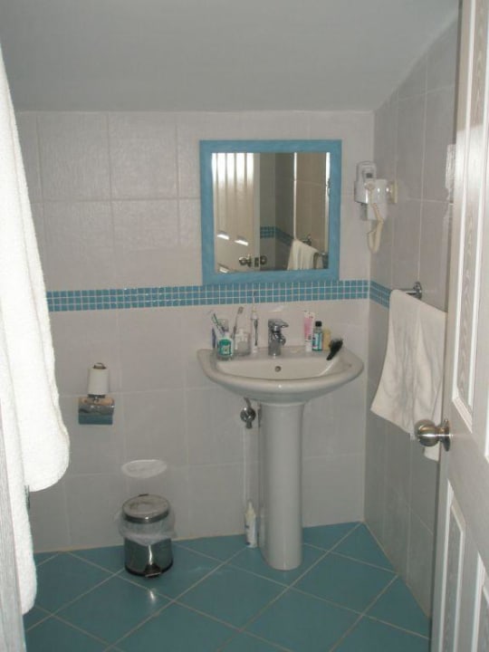 Badezimmer ohne Ablagen Kayamaris Hotel