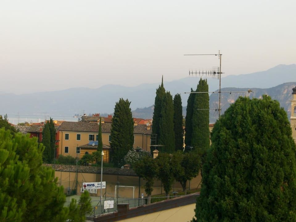 Ausblick vom Balkon zum Gardasee Hotel Idania
