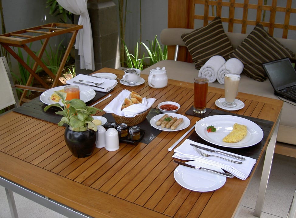 Frühstück in der Villa The Kayana Seminyak
