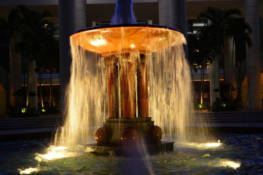 Springbrunnen bei der Anlagestelle Diplomat Resort & Spa Hollywood, Curio Collection by Hilton