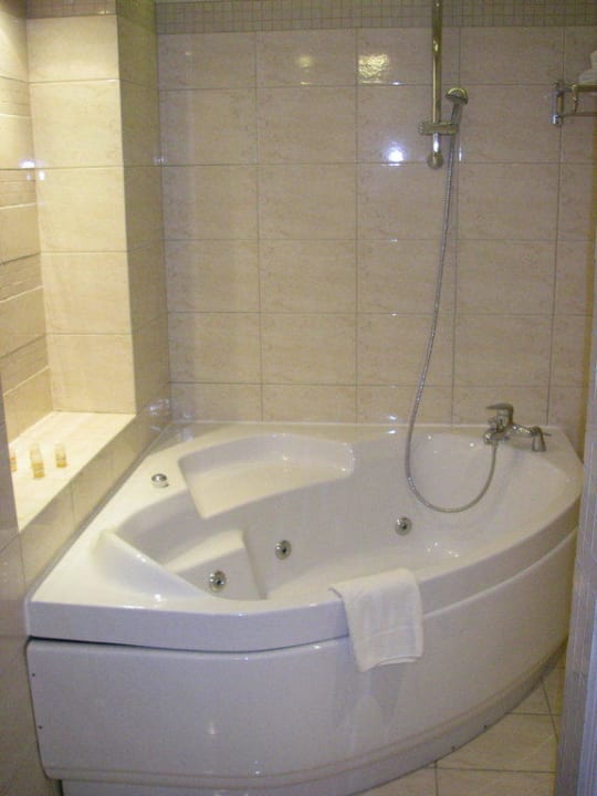 Whirlpool (leider nur in den Suiten) Lindos Princess Beach Resort & Spa