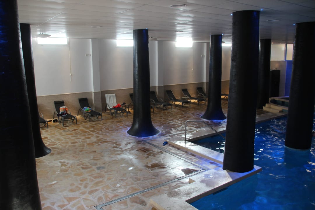 Sehr schöner Innenpool, beheizt Club Simó Hotel by Senator